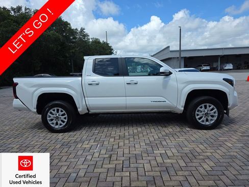 Certified 2025 Toyota Tacoma SR5 AWD/4WD image 12