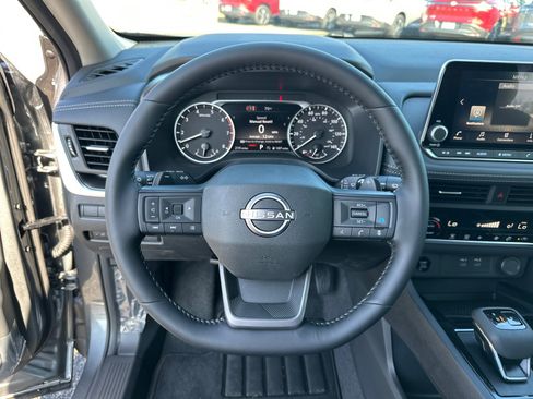 Used 2026 Nissan Rogue SV image 24