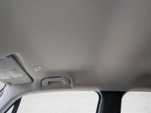 Used 2021 Jeep Renegade Latitude FWD image 13