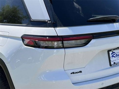 New 2025 Jeep Grand Cherokee Limited w/ Luxury Tech Group II image 10