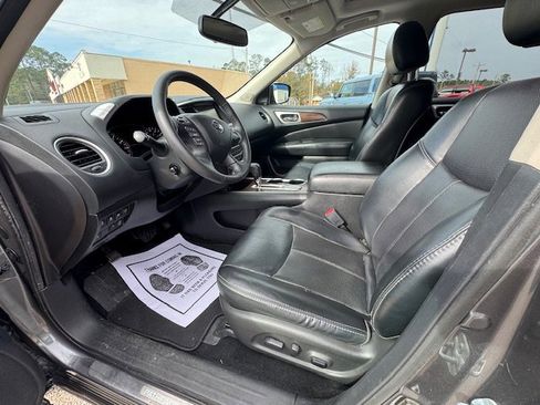 Used 2017 Nissan Pathfinder Platinum w/ Cargo Package image 10