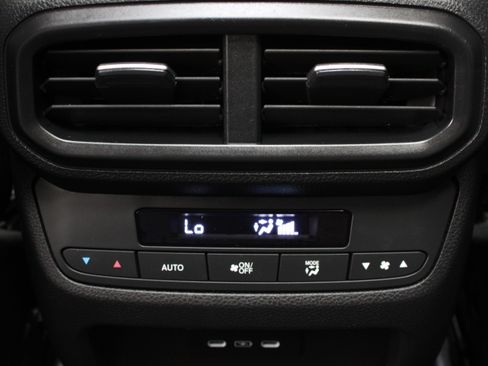 Used 2025 Honda Pilot Touring image 31