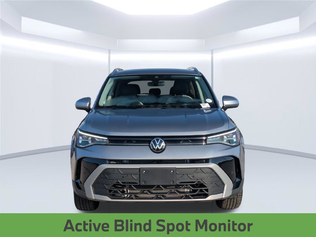 Used 2025 Volkswagen Taos SE AWD/4WD image 11