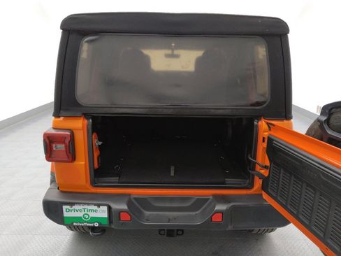 Used 2018 Jeep Wrangler Unlimited Sahara image 29