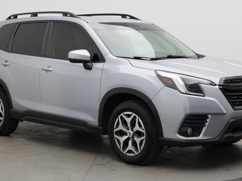 Used 2023 Subaru Forester Premium AWD/4WD image 3