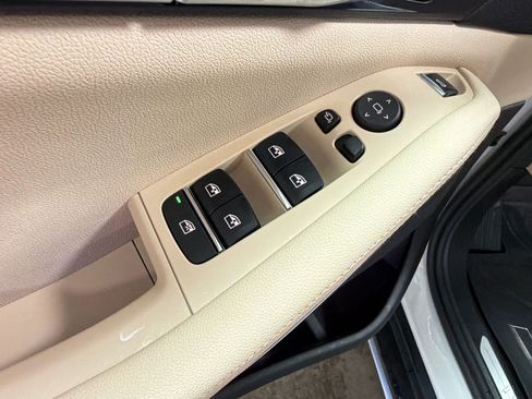 Certified 2022 BMW X5 sDrive40i w/ Premium Package RWD image 12