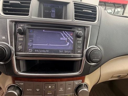 Used 2013 Toyota Highlander Limited AWD/4WD image 10