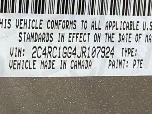 Used 2018 Chrysler Pacifica Limited w/ Tire & Wheel Group FWD image 33