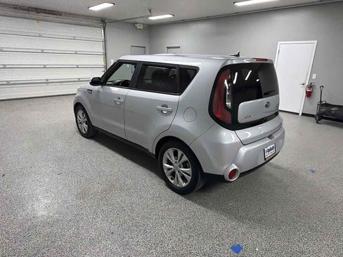Used 2016 Kia Soul ! FWD image 5