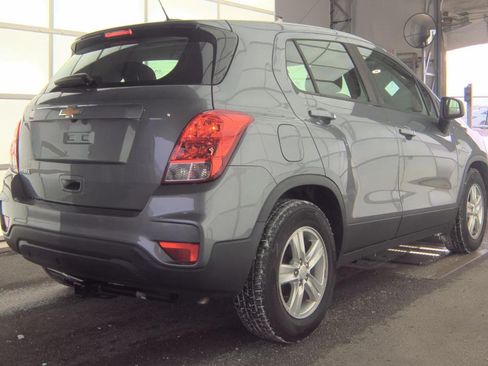 Used 2020 Chevrolet Trax LS FWD image 3