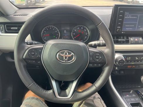 Used 2021 Toyota RAV4 XLE Premium image 12