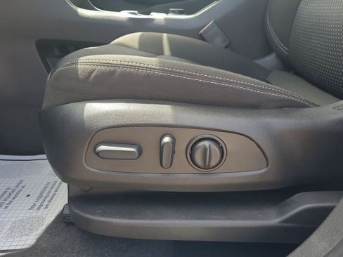 Used 2024 GMC Terrain SLE w/ Driver Convenience Package FWD image 23