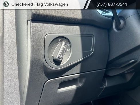 Used 2024 Volkswagen Tiguan SE w/ Panoramic Sunroof Package AWD/4WD image 17