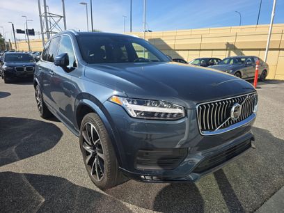 Used 2022 Volvo XC90 T6 Momentum w/ Advanced Package