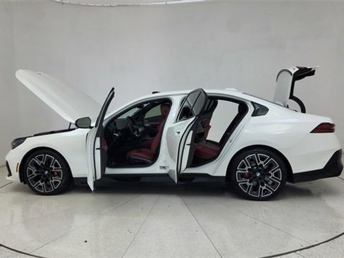 Used 2025 BMW i5 eDrive40i w/ M Sport Package image 70