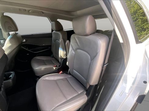 Used 2017 Hyundai Santa Fe Limited FWD image 18