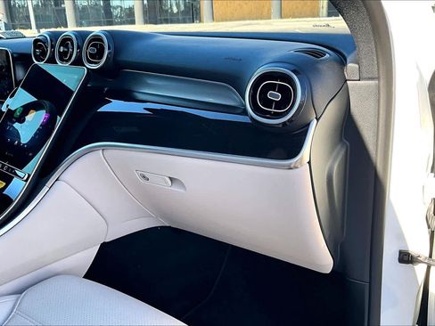 Used 2025 Mercedes-Benz GLC 300 4MATIC image 19