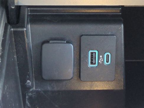 Used 2022 Ford Explorer Limited w/ Equipment Group 301A image 32