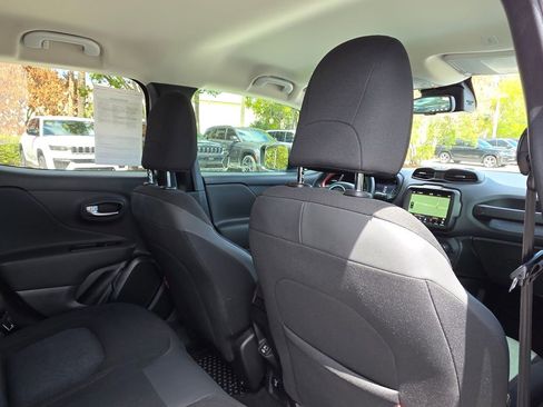 Used 2021 Jeep Renegade Trailhawk image 12