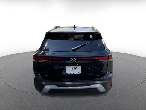 Used 2026 Volkswagen Tiguan SE AWD/4WD image 12