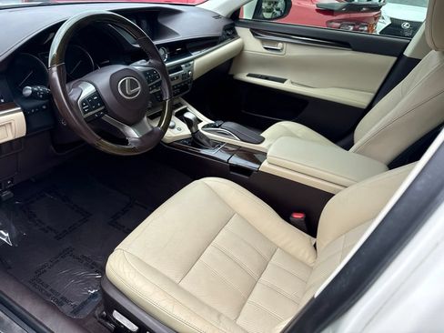 Used 2016 Lexus ES 350 w/ Luxury Package w/Wood Trim FWD image 3