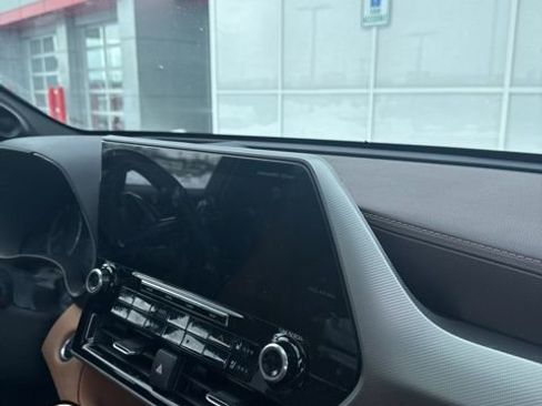 Used 2020 Toyota Highlander Platinum image 11