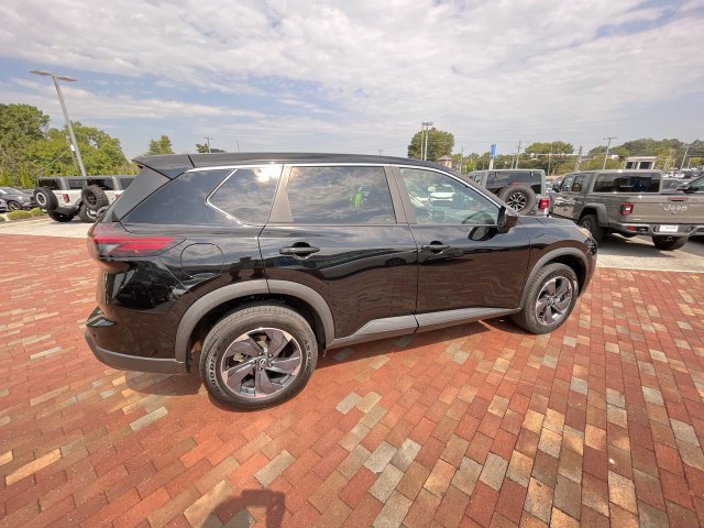 Used 2025 Nissan Rogue SV FWD image 34