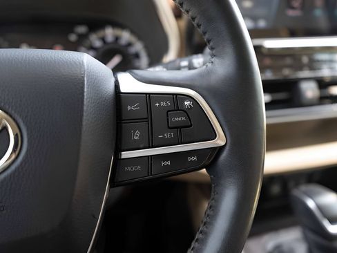Used 2020 Toyota Highlander Platinum AWD/4WD image 23