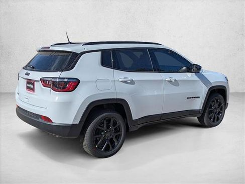 New 2026 Jeep Compass Latitude image 2
