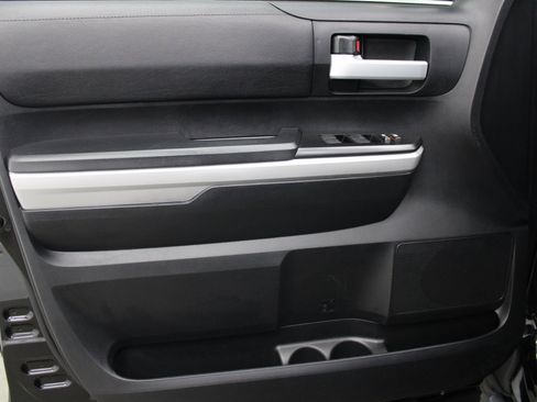 Used 2020 Toyota Tundra SR5 w/ SR5 Leather Package image 10