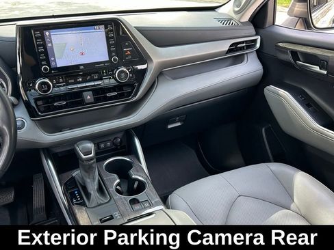 Used 2021 Toyota Highlander Limited image 12