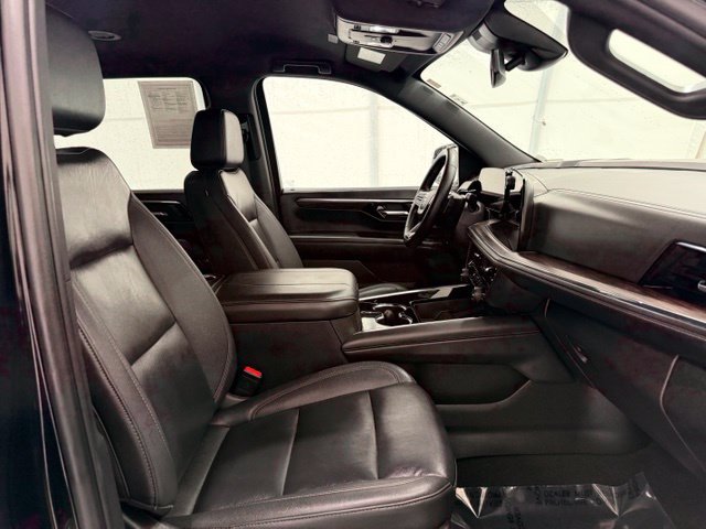 Used 2025 Chevrolet Suburban Z71 AWD/4WD image 24