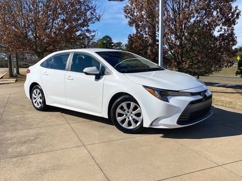 Used 2024 Toyota Corolla LE image 1
