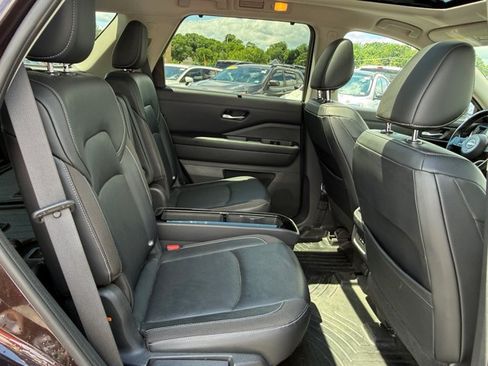 Used 2022 Nissan Pathfinder SL w/ SL Premium Package AWD/4WD image 17