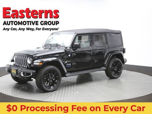 Used 2021 Jeep Wrangler Unlimited Sahara w/ Cold Weather Group AWD/4WD image 57