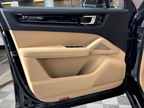 Used 2019 Porsche Cayenne S image 20