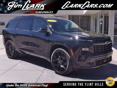 Used 2025 Chevrolet Traverse RS w/ LPO, Floor Liner Package AWD/4WD image 1