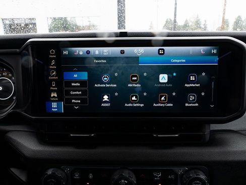 Used 2024 Jeep Gladiator Sport AWD/4WD image 14