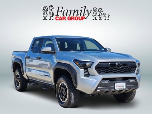 Used 2024 Toyota Tacoma TRD Off-Road image 2