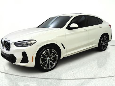 Used 2024 BMW X4 xDrive30i w/ Premium Package AWD/4WD image 3