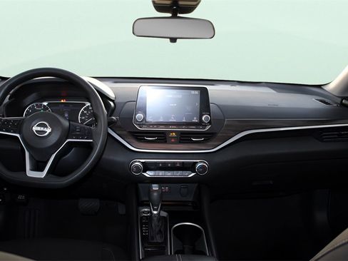 Used 2024 Nissan Altima 2.5 SV image 25