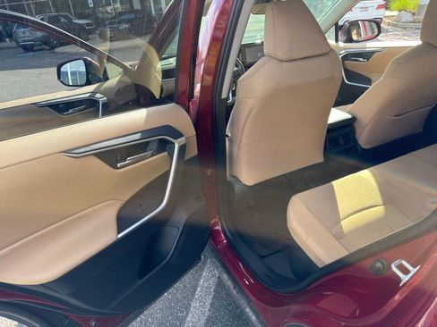 Used 2020 Toyota RAV4 XLE w/ Convenience Package AWD/4WD image 21