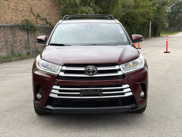 Used 2019 Toyota Highlander XLE AWD/4WD image 2