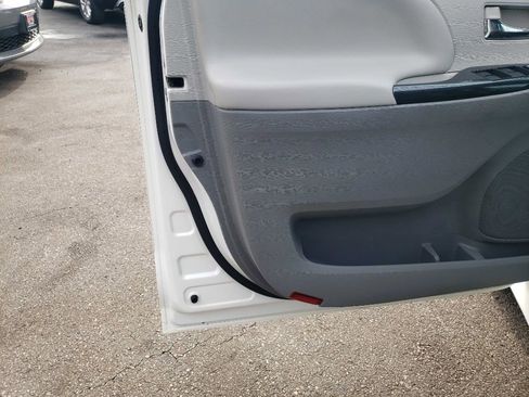 Used 2014 Toyota Sienna SE image 26