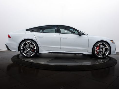 Used 2024 Audi RS 7 Performance w/ Black Optic Package image 3
