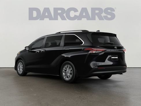 New 2026 Toyota Sienna XLE AWD/4WD image 12