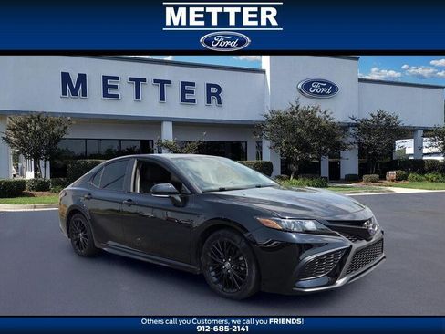Used 2022 Toyota Camry SE w/ Convenience Package FWD image 1