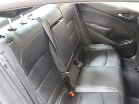 Used 2019 Chevrolet Cruze Premier FWD image 11