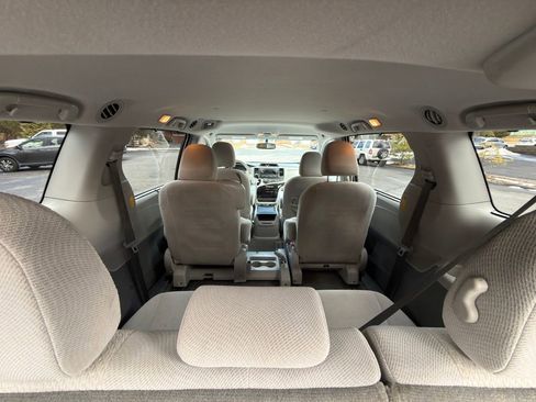 Used 2014 Toyota Sienna LE image 22