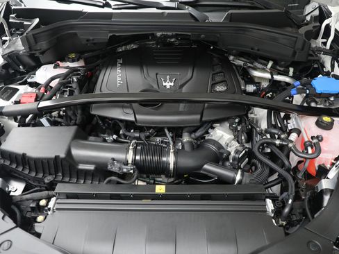 New 2025 Maserati Grecale GT image 29